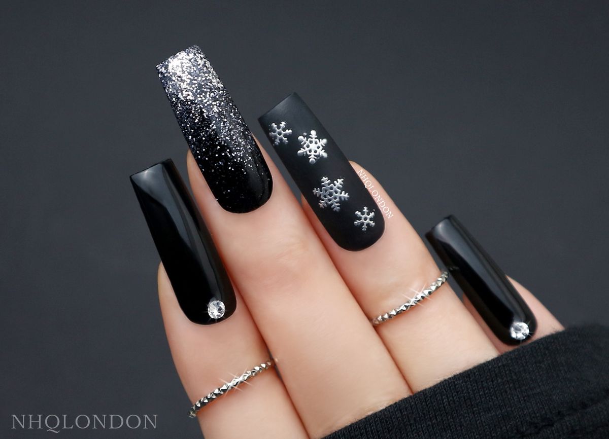 black christmas nails